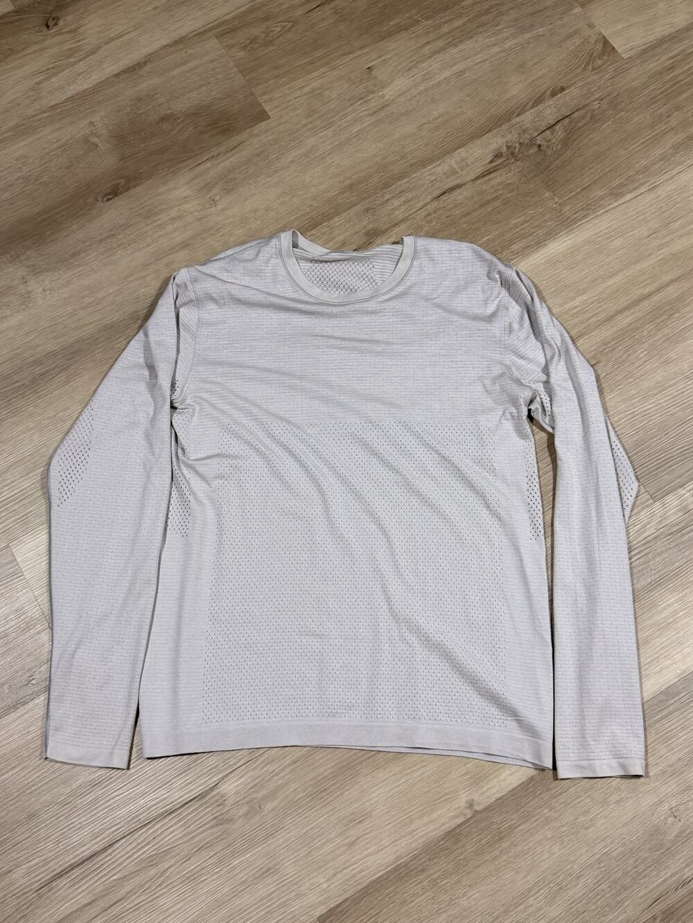 Lululemon Metal Vent Tech Long Sleeve Shirt Mens Size Medium White Grey